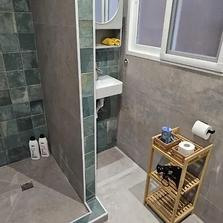 Jl A Y B Apartmán *