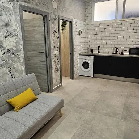 Jl A Y B Apartmán *