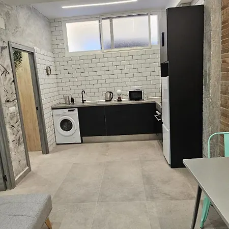 Jl A Y B Apartmán *