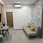Jl A Y B 公寓 貝尼多姆